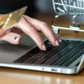 Cómo puede un especialista en ecommerce ayudar a mejorar la gestión del presupuesto publicitario de una tienda online?